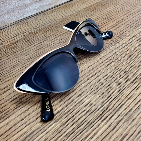 Reality Accessories - Reality Eyewear Loren Sunglasses in black